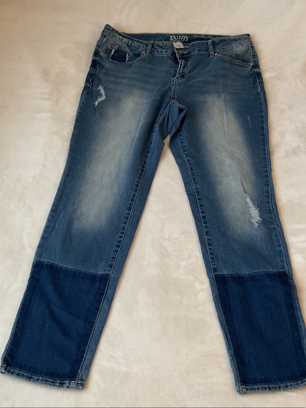 Straight Leg Two-Tone Blue Jeans - Mid Wash